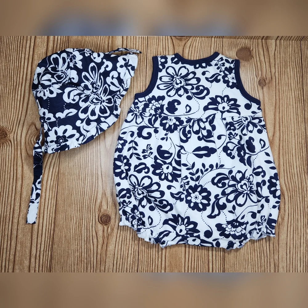 Baby GAP Blue‎ and White Hawaiian Style Romper with Matching Reversible Hat 3-6M